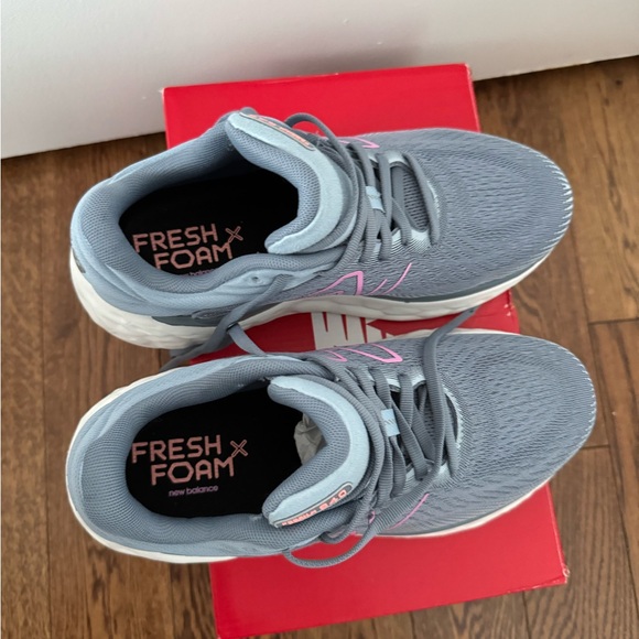 NEW IN BOX New Balance Fresh Foam X 840v1 Arctic Grey w Raspberry Sneakers - Picture 6 of 12